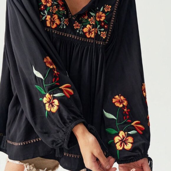 BOUTIQUE VISCOSE EMBROIDERED TASSLE TIE PEASANT BLOUSE - Picture 5 of 9